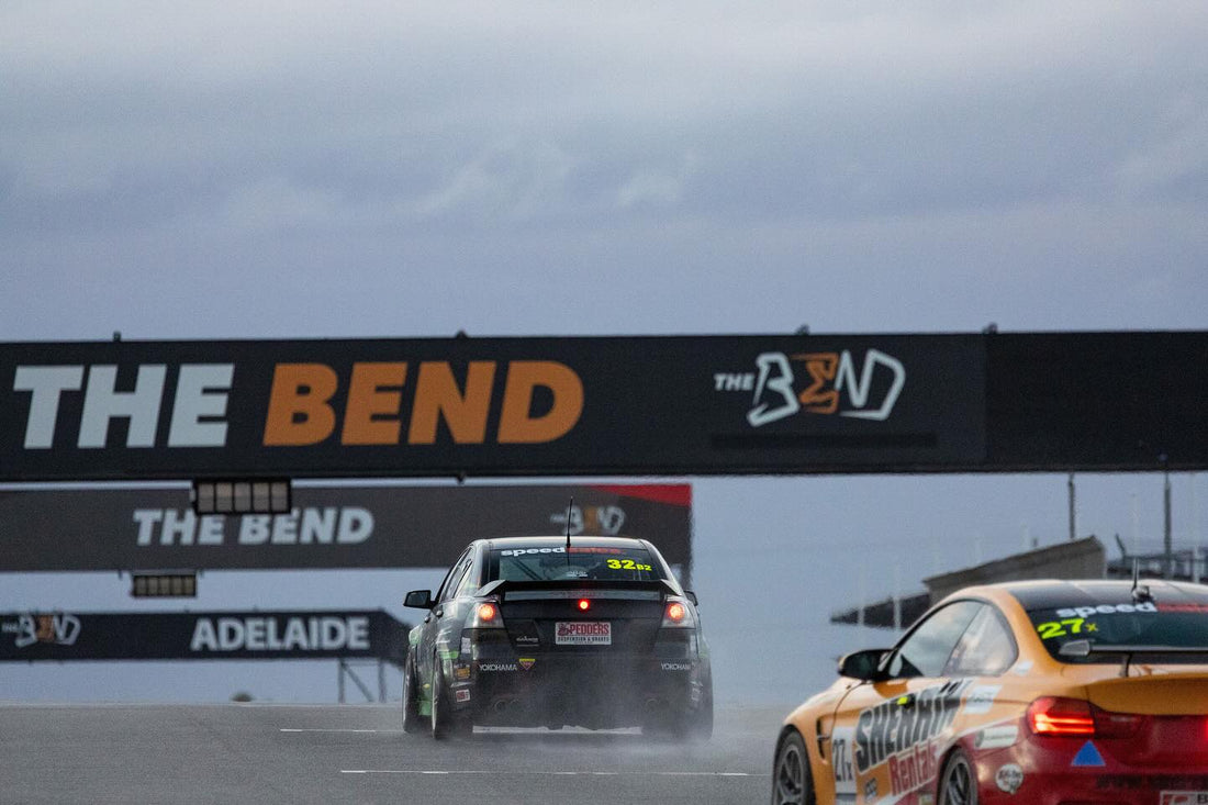 A Triumph at The Bend: Brent Peters and Damien Croxon Dominate B2 Class in the Luxe Performance Holden Commodore SSV